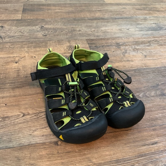Keen Other - Keens Lime Green/Black Size 6!
